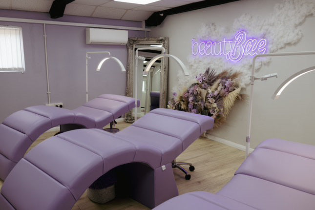 Bespoke curve fluted beauty bed