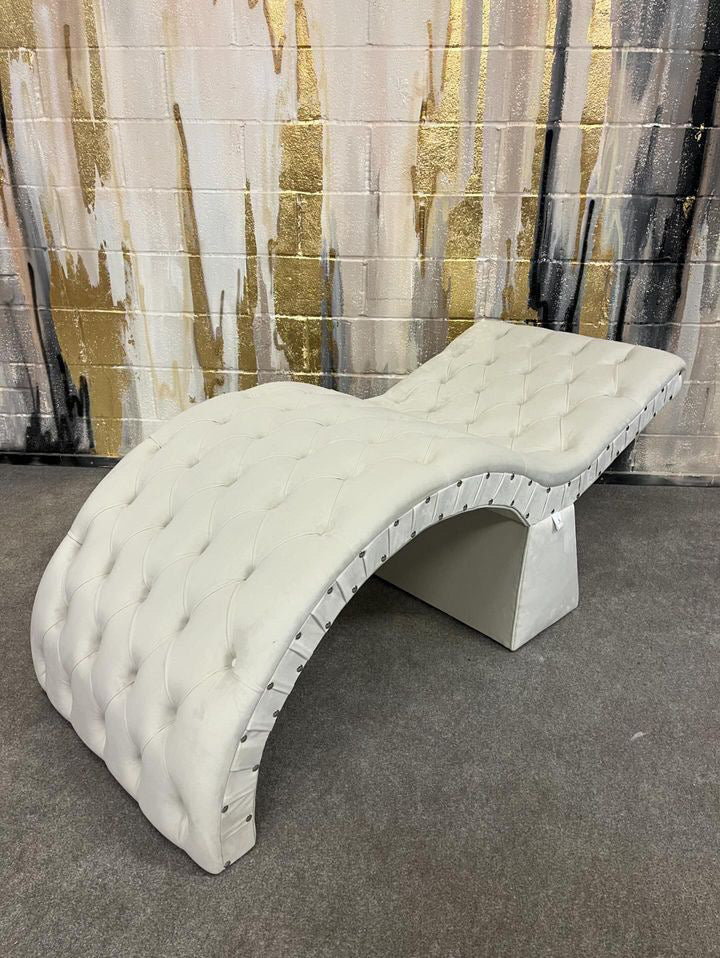 Bespoke curve chesterfield beauty bed