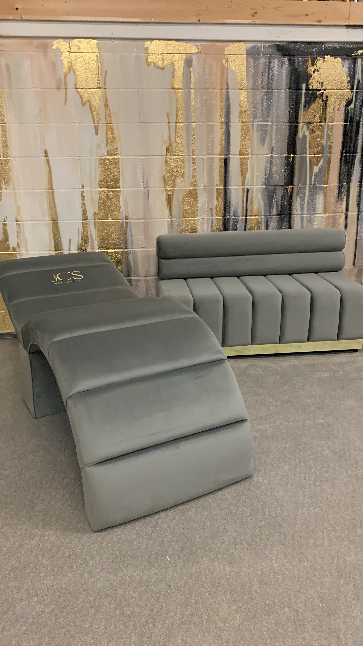 Bespoke curve fluted beauty bed