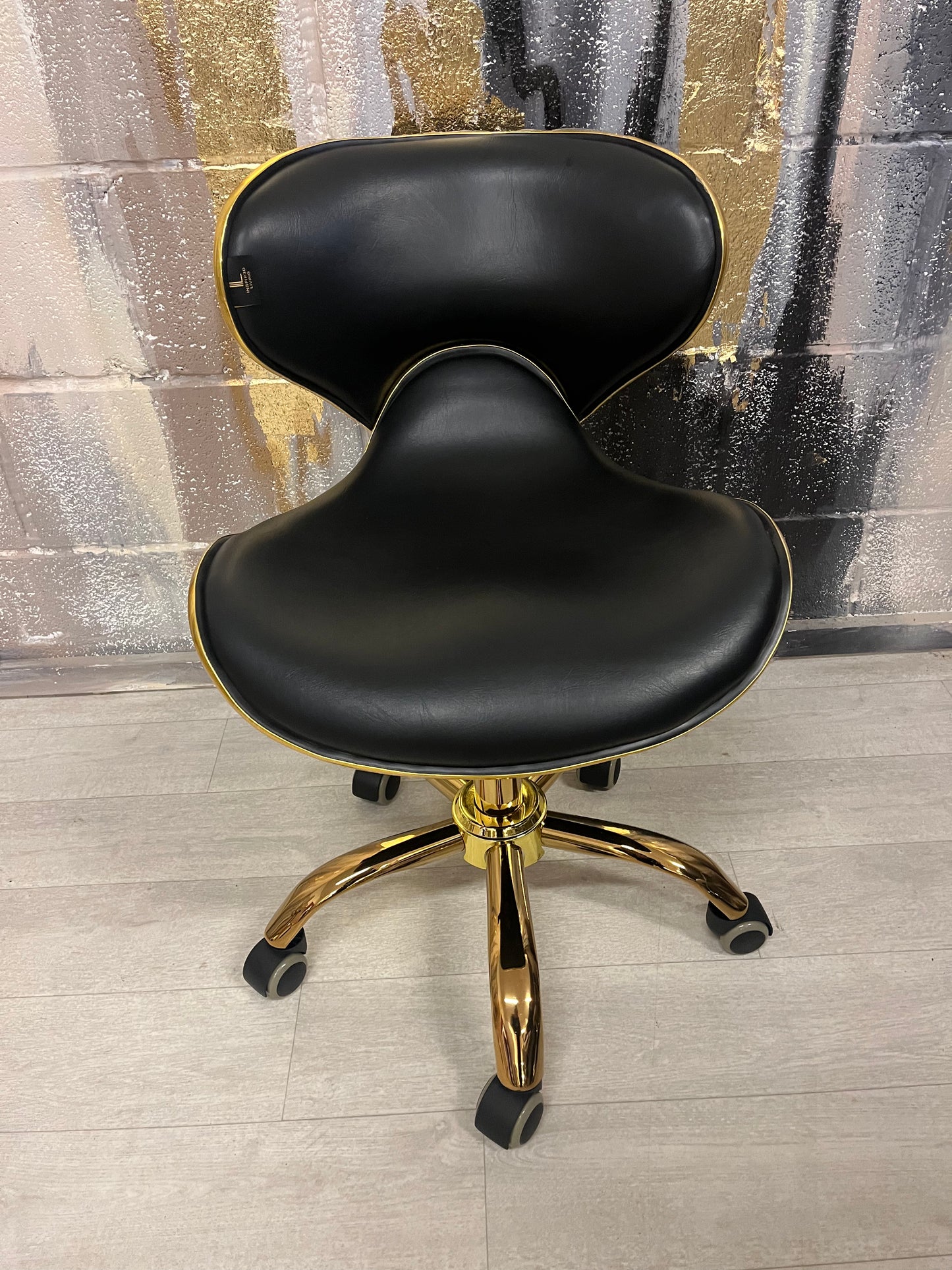 Hollywood technician stool (gold base)